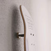 Nahaufnahme der CRID Skateboard Deck Wandhalterung – stilvolle und schwebende Optik an der Wand